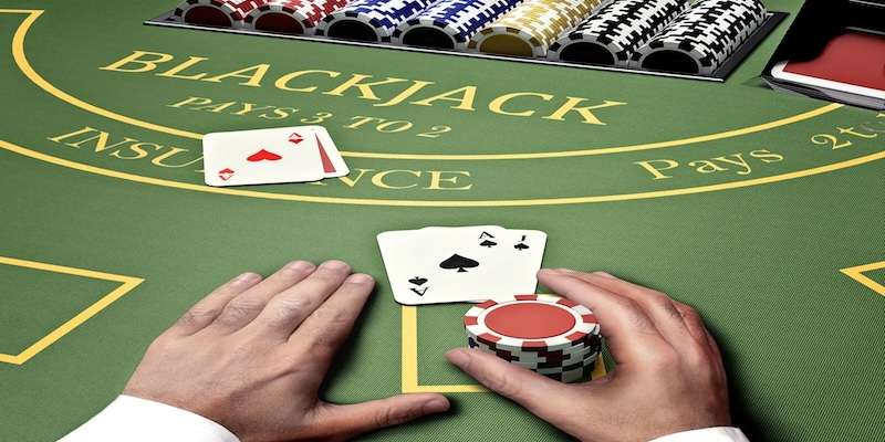 Với Blackjack i9bet, dealer sẽ có vai trò mở bài úp